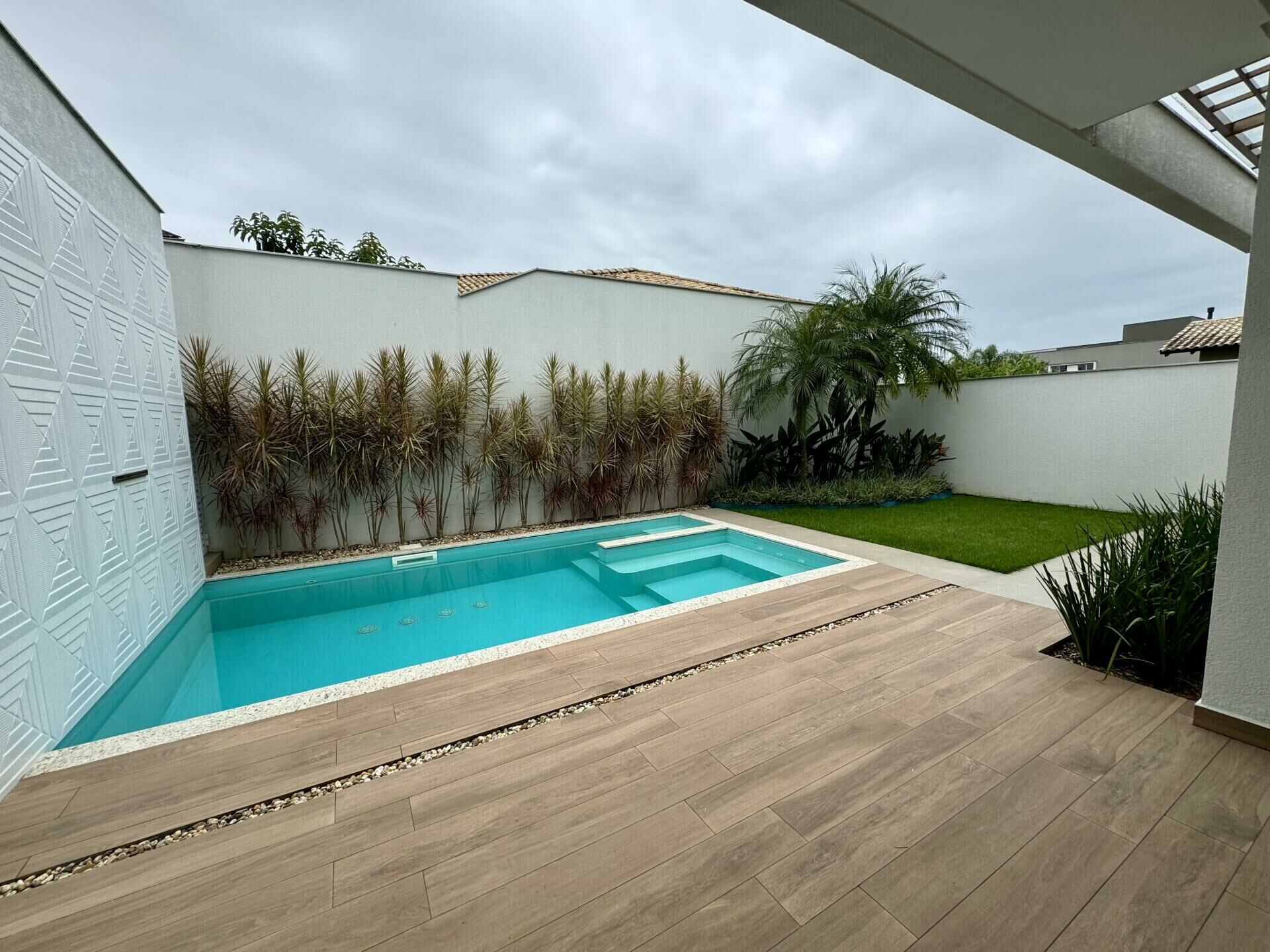 Imagem do Casa nova com 03 suítes e piscina no Champagnat no bairro Amizade